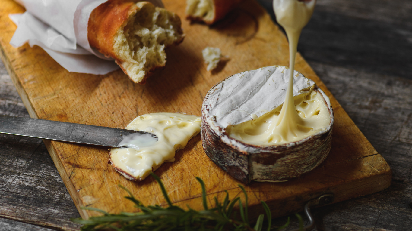 This new cheese box subscription delivers real French cheese to